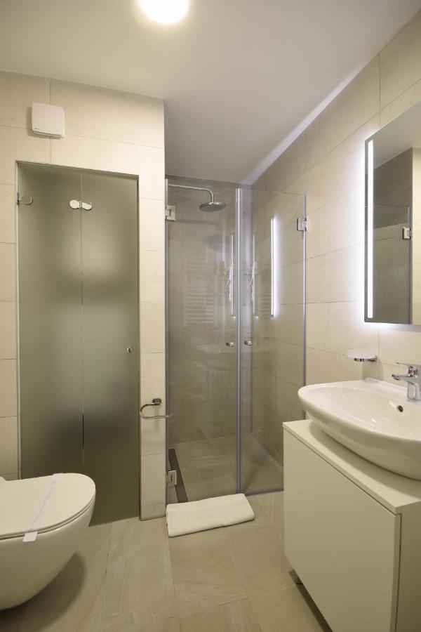 Hotel Lora Belgrade Extérieur photo