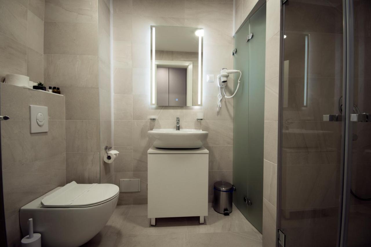 Hotel Lora Belgrade Extérieur photo